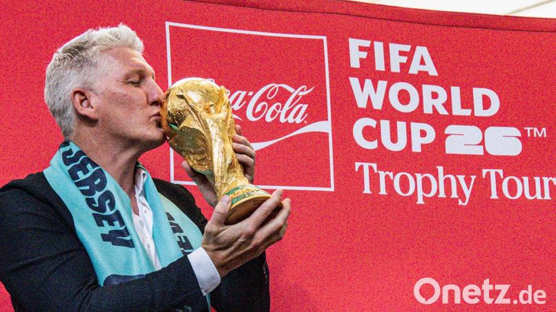 Für Bastian Schweinsteiger ist Frankreich der Topfavorit bei der WM. (Archivbild) Bild: Laura Brett/ZUMA Press Wire/dpa