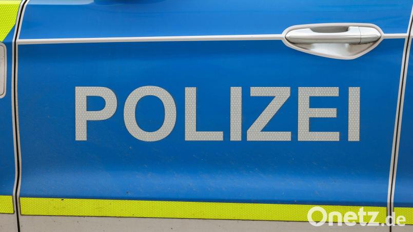 Die Polizei sucht nach den Verdächtigen (Symbolbild) Bild: Jan Woitas/dpa