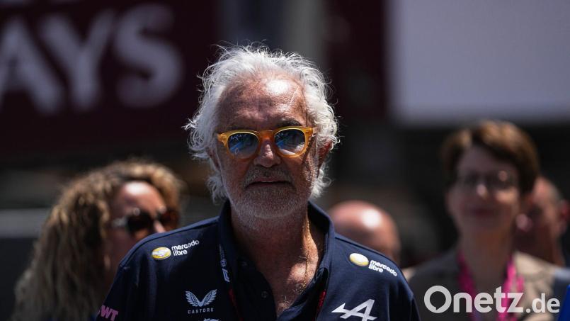 Alpine-Teamchef Flavio Briatore kündigt Einspruch an. Bild: Fatima Shbair/AP/dpa