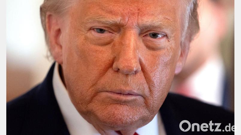 Will den neuen Fed-Chef Warsh nicht beeinflussen: US-Präsident Trump. (Archivbild) Bild: Mark Schiefelbein/AP/dpa