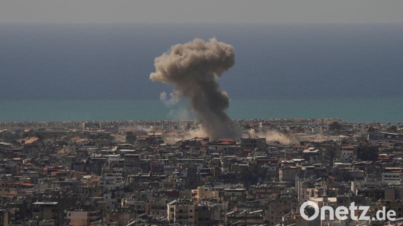 Israel hat die Angriffe in Beiruts Vororten seit einer offiziellen Waffenruhe im April eigentlich reduziert. (Archivbild) Bild: Hassan Ammar/AP/dpa
