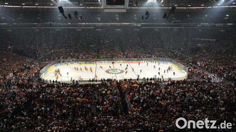 Wie 2010 soll auch 2027 das Eröffnungsspiel der Eishockey-Weltmeisterschaft in der Arena Auf Schalke ausgetragen werden. (Archivbild) Bild: dpa