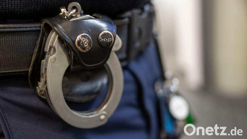 Der 46-Jährige sitzt in Untersuchungshaft. (Symbolbild) Bild: Peter Kneffel/dpa