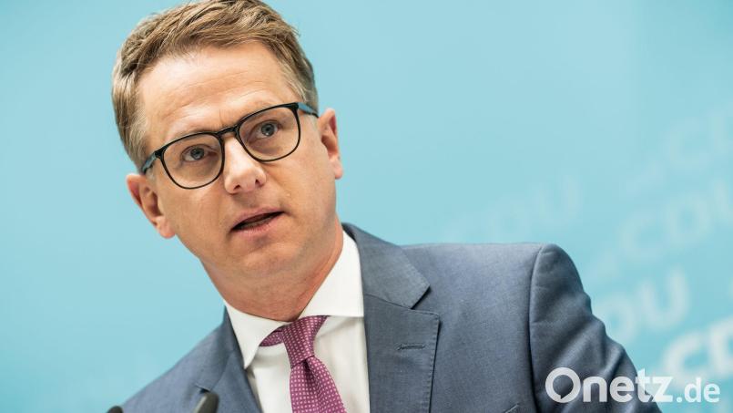 Der CDU-Generalsekretär äußert sich nach den Gremiensitzungen seiner Partei zur Rentenkommission. Bild: Michael Kappeler/dpa