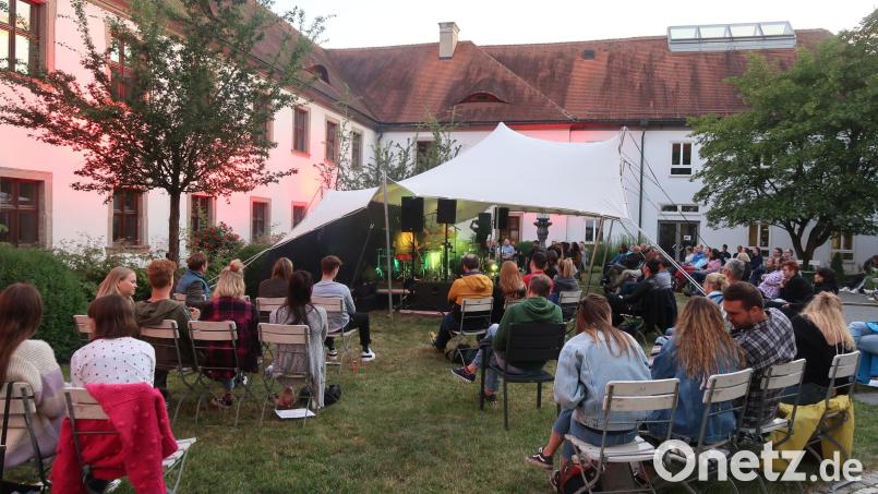 Im Juni startet der Kultursommer im gemeinsamen Innenhof der Regionalbibliothek und des Internationalen Keramikmuseums in Weiden. Archivbild: Kunz