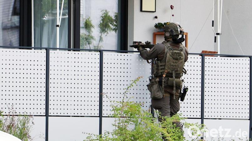 Nach dem Vorfall waren auch Spezialkräfte der Polizei im Einsatz. Bild: Ralf Hettler/dpa