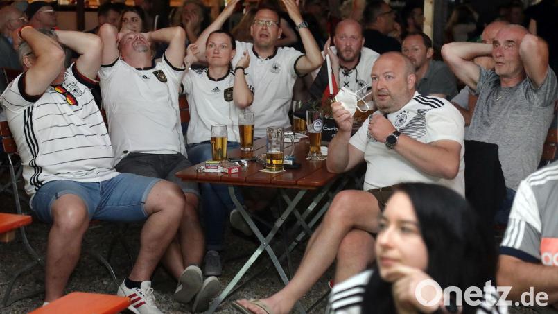 Große Emotionen im Biergarten: Auch dieses Jahr gibt es wieder in einigen Lokalen Möglichkeiten, die WM-Spiele zu sehen. Archivbild: Wolfgang Steinbacher