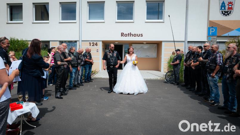 Sabrina und Franz Schön aus Neunaigen haben geheiratet. Bild: Hannes Stock