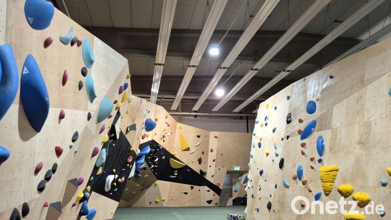 Die Boulderhalle „Trainspotting Amberg“ im Milchhofviertel an den Gleisen hat geöffnet und ist in Betrieb. Bild: Chris Schubert
