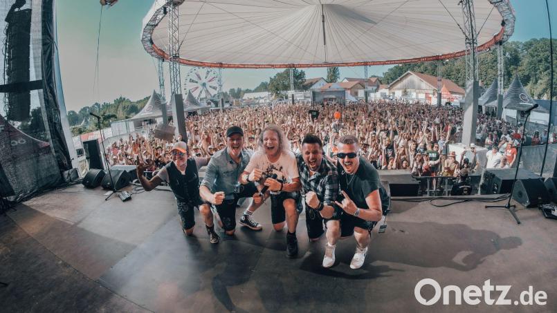 Die Troglauer (im Bild beim Auftritt im Vorjahr beim Woodstock der Blasmusik in Österreich) sind mit ihrem Song "Bierzelt Legende" in der Endauswahl für den Wiesnhit 2026. Die Online-Abstimmung läuft noch bis 28. Juni. Bild: Troglauer