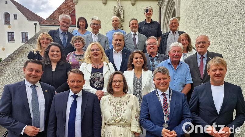 Insgesamt verabschiedete die Stadt Weiden 17 Stadträtinnen und Stadträte aus dem Gremium. Bild: Reinhard Kreuzer