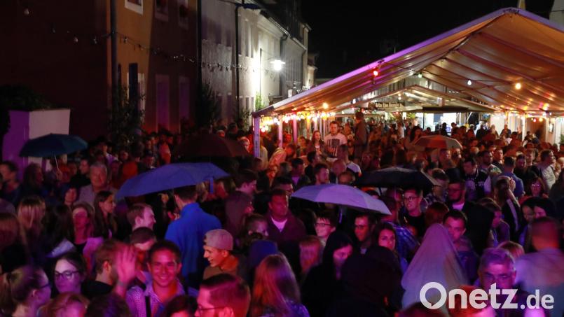 Am Samstag, 18. Juli, steht in Erbendorf das 25. Bürgerfest auf dem Programm. Dann wird sicherlich wieder auf dem Marktplatz getanzt. Archivbild: njn