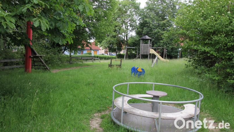 Die Spielgeräte auf dem Kinderspielplatz in Griesbach brauchen einen neuen Anstrich – beziehungsweise müssen sie komplett ausgetauscht werden. Bild: Konrad Rosner