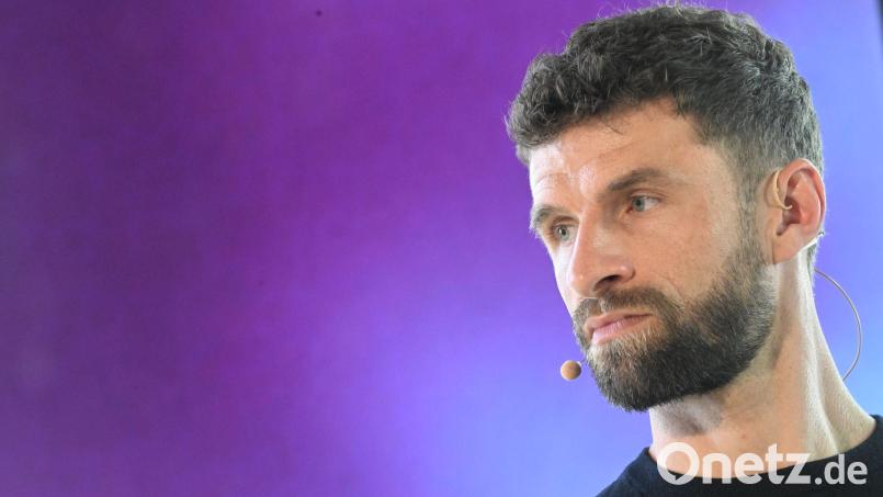 Thomas Müller blickt auf die Diskussion rund ums deutsche Tor. (Archivbild) Bild: Felix Hörhager/dpa