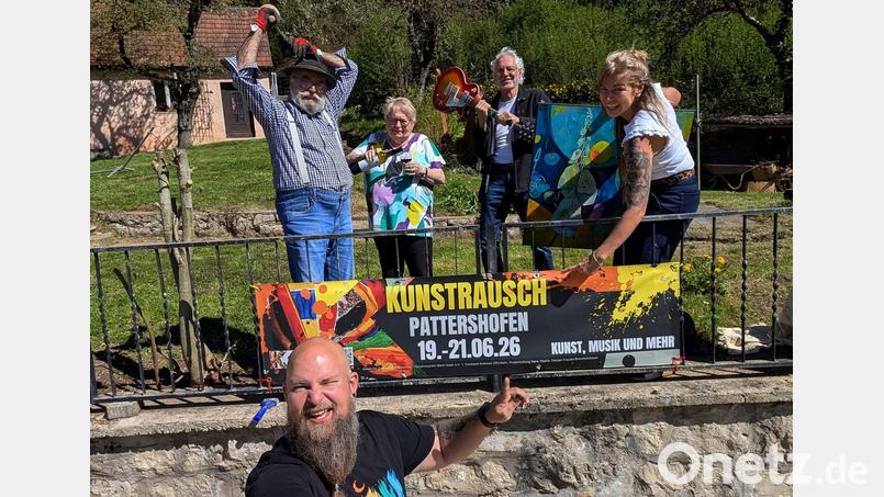 Die Organisatoren sind bereits im Kunstrausch. An drei Tagen wird Kunst von Bildhauerei bis Malereien, Kunsthandwerk und Musik geboten vom 19. bis 21. Juni 2026. Bild: Thomas Balu Weiß