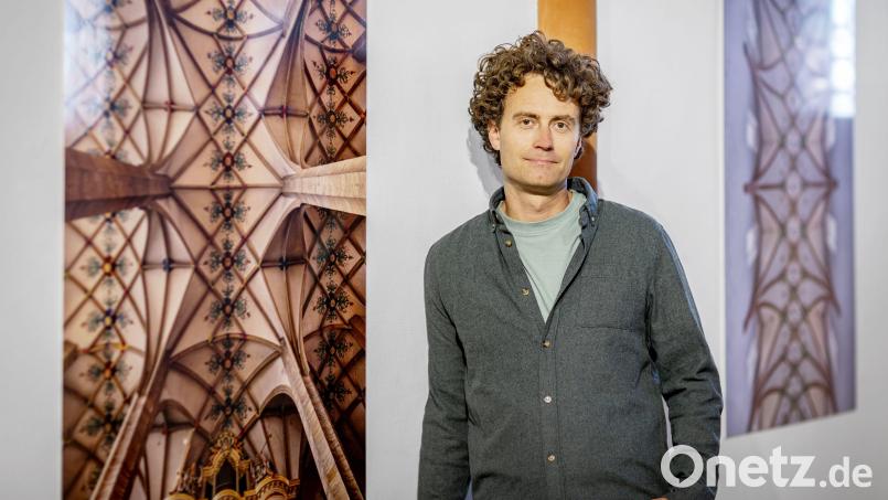 Der Blick geht von unten nach oben. Der Fotograf Günther Bayerl hat diese Perspektive für eine Ausstellung im Amberger Luftmuseum professionalisiert. Bild: Marcus Rebmann