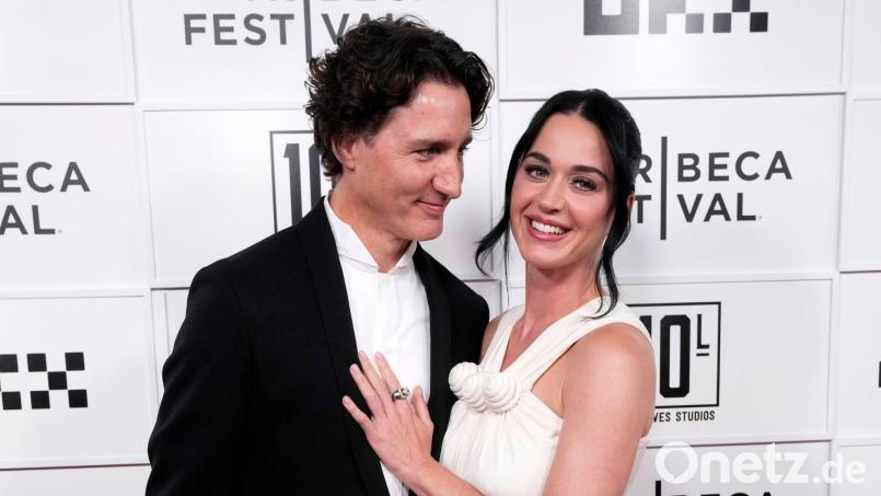 Popstar Katy Perry (41) hat sich bei der Premiere ihres neuen Films erstmals mit ihrem Partner, dem früheren kanadischen Premierminister Justin Trudeau (54), auf dem roten Teppich gezeigt. Bild: Charles Sykes/Invision/AP/dpa