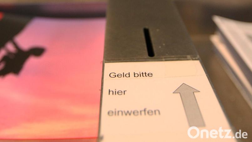 Am Bärnauer Friedhof haben Diebe einen Opferstock aufgebrochen (hier das Symbolbild eines Opferstocks). Symbolbild: Frank Leonhardt / dpa
