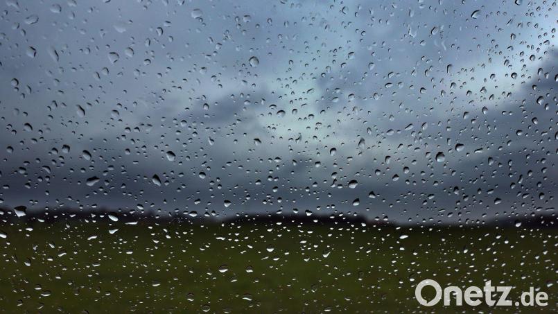 Für die kommenden Tage erwartet der Deutsche Wetterdienst für Bayern ungemütliches Wetter. (Symbolbild) Bild: Karl-Josef Hildenbrand/dpa