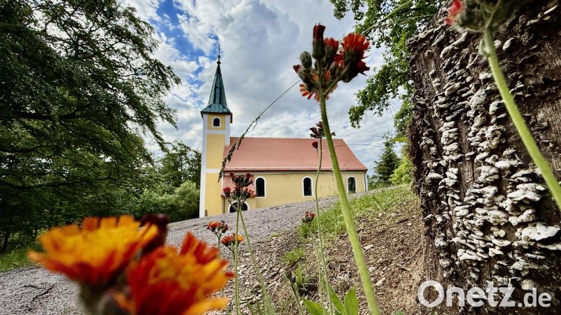 Die Wallfahrtskirche St. Johann auf dem Johannisberg bei Freudenberg zieht zum Patrozinium wieder die Gläubigen an. Bild: Ina Piehler