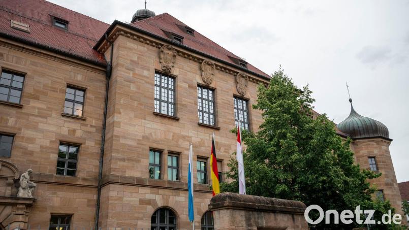 Der Prozess gegen Demonstranten, die auf den Hof des bayerischen Bauernpräsidenten eingedrungen sein sollen, ist in Nürnberg gestartet. Bild: Daniel Vogl/dpa