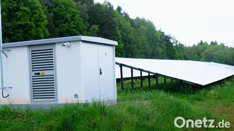 Auf 18 Hektar Privatgrund nahe der Gemeindegrenze zu Vorbach plant die Firma Enmag die Errichtung eines "Energiepark Schlammersdorf" mit einer Leistung von zirka 23 Megawatt Peak. Symbolbild: Robert Dotzauer