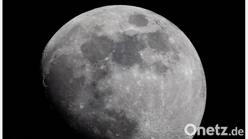 Raumfahrtexperte Moeller sieht in der Wahl von Italiener Parmitano für „Artemis-3“ keinen Konflikt damit, dass ein Deutscher als erster europäischer Astronaut Richtung Mond fliegt. (Archivbild) Bild: Boris Roessler/dpa