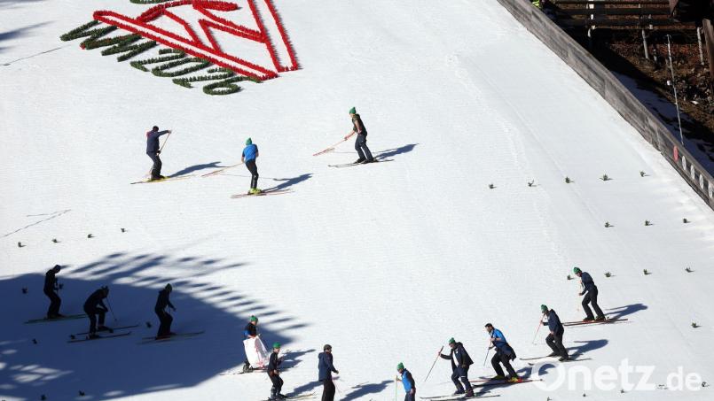 Oberstdorf muss sich mit einer Entscheidung über seine Kandidatur für die Ski-WM 2031 noch gedulden. (Archivbild) Bild: Karl-Josef Hildenbrand/dpa