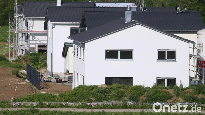Zum fünften Mal in Folge hat die Interhyp untersucht, wie Menschen in Deutschland die Leistbarkeit von Immobilien einschätzen. (Symbolbild) Bild: Karl-Josef Hildenbrand/dpa/dpa-tmn