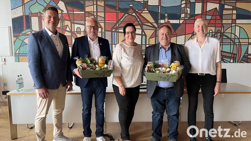 Mit Hahnbachs neuem Bürgermeister Dominik Sachsenhauser, Altbürgermeister Bernhard Lindner, Geschäftsführerin Sabine Wilde, Altbürgermeister Peter Dotzler und Gebenbachs neuer Bürgermeisterin Susanne Lindner ist Kontinuität in der Verwaltungsgemeinschaft gegeben. Bild: mma