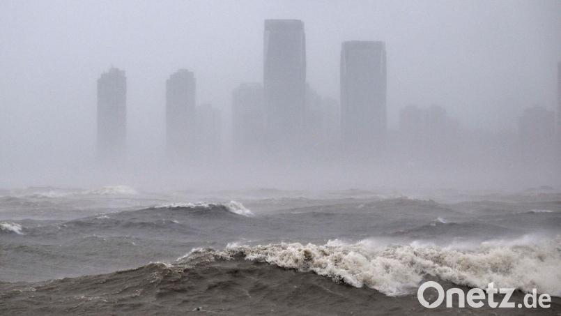 Ein Fischer hatten Qin nach sieben Tagen aus dem Wasser gezogen. (Archivbild) Bild: Guo Cheng/XinHua/dpa