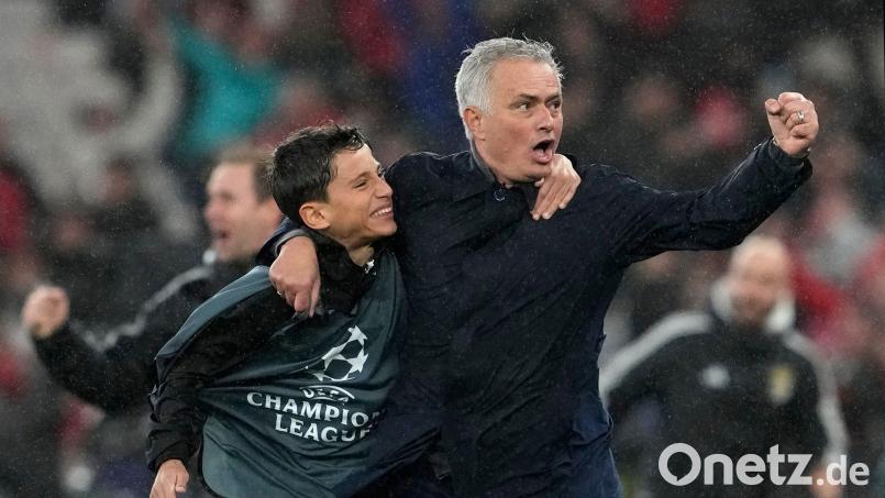 José Mourinho soll laut Medien Mitte Juli erstmals wieder ein Training bei Real Madrid leiten. (Archivbild) Bild: Armando Franca/AP/dpa