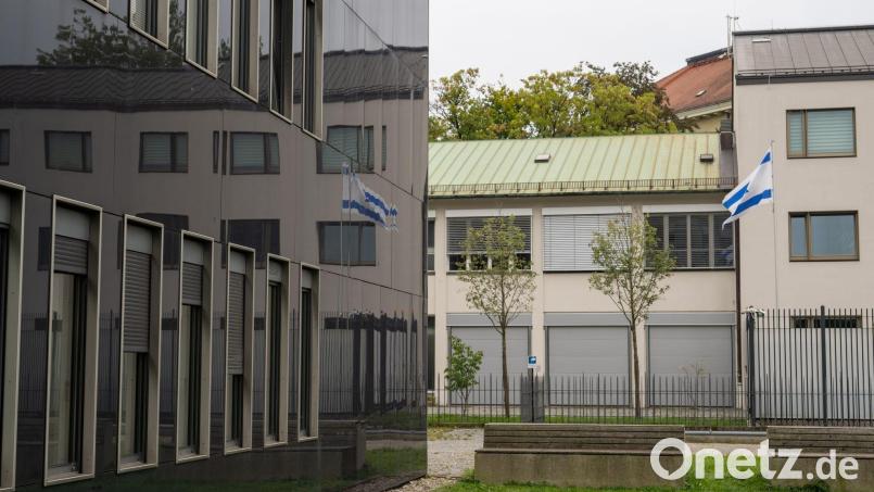 Den Schaden durch die Steinwürfe schätzten die Ermittler auf etwa 1.000 Euro. (Archivbild) Bild: Stefan Puchner/dpa