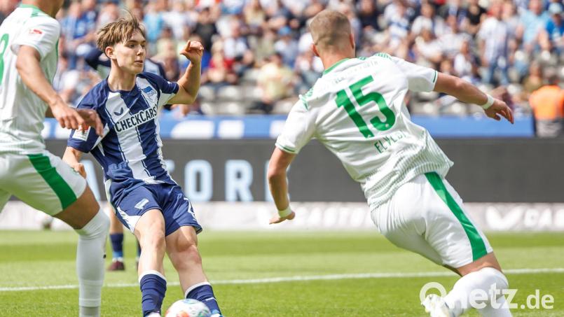 Kennet Eichhorn (Mitte) stieg mit dem Tor gegen Fürth zum jüngsten Torschützen der 2. Liga auf. (Archivbild) Bild: Andreas Gora/dpa