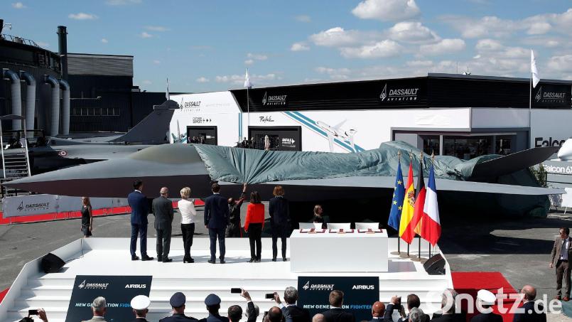 So sollte der neue Kampfjet eigentlich aussehen - doch nach dem FCAS-Aus schließen sich Unternehmen zu neuen Kooperationen zusammen. (Archivbild) Bild: Benoit Tessier/POOL Reuters/dpa