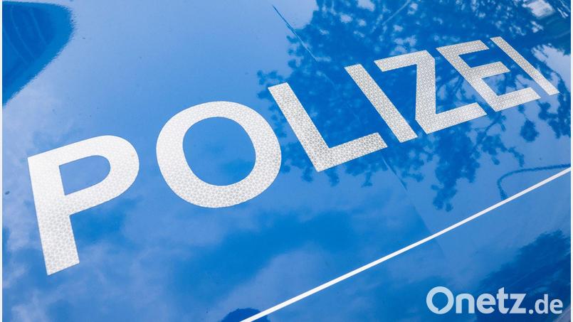 Nach zwei Raubdelikten an einem Vormittag sucht die Kriminalpolizei in Niederbayern nun mit Fotos nach dem Verdächtigen. (Symbolbild) Bild: Boris Roessler/dpa