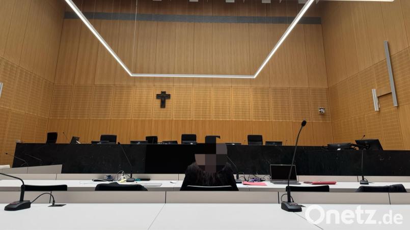 Eine 29-jährige Frau aus Marktredwitz muss sich wegen Betrugs in 28 Fällen vor dem Landgericht Weiden verantworten. Bild: Stefanie Tretter
