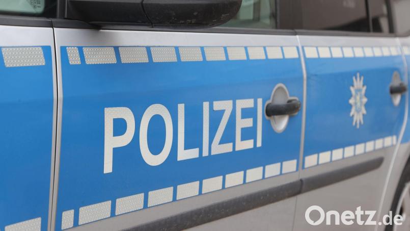 Nach einem extremen Schockanruf im oberfränkischen Hof warnt die Kriminalpolizei davor, sich am Telefon unter Druck setzen zu lassen. (Symbolbild) Bild: Bodo Schackow/dpa
