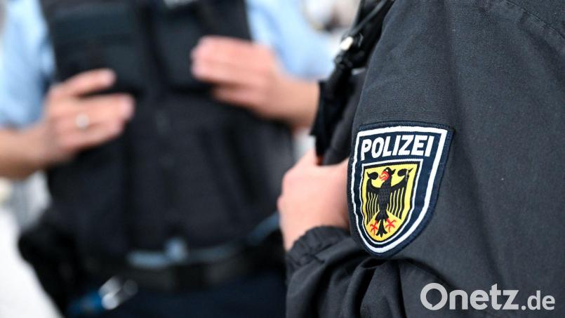 Bundespolizisten nahmen den Mann in einem Regionalzug fest. Symbolbild: Sven Hoppe/dpa