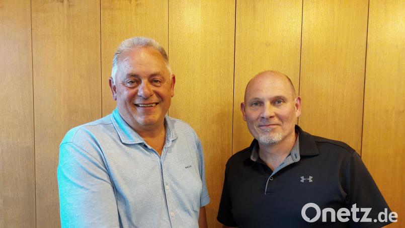 Bruno Heindl (rechts), Bürgermeister von Weigendorf, wurde zum neuen Vorsitzenden des Zweckverbands zur Wasserversorgung der Bachetsfeld-Gruppe gewählt. Gerhard Pirner ist sein Stellvertreter. Bild: mfh