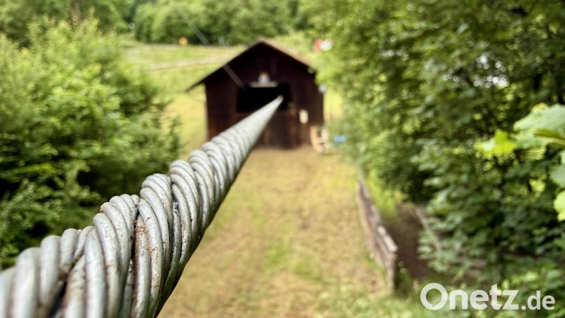 Das neue Zugseil des Skilifts in Freudenberg ist montiert. Bild: gri