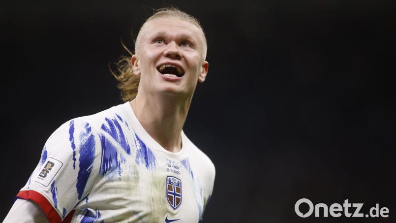 Erling Haaland gönnte sich mit seinen norwegischen Teamkollegen einen Ausflug zum NHL-Finale. (Archivbild) Bild: Nderim Kaceli/LiveMedia-IPA/ZUMA Press Wire/dpa