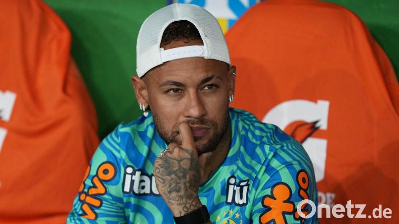 Neymar verpasst den WM-Auftakt mit Brasilien. (Archivbild) Bild: Silvia Izquierdo/AP/dpa