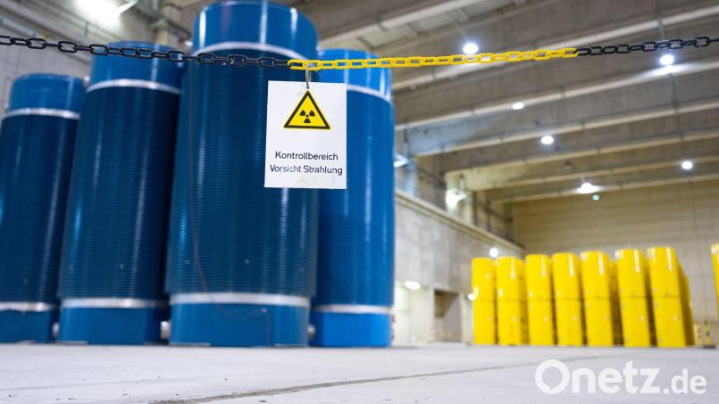 Das Zwischenlager Ahaus darf Atommüll aus einem Versuchsreaktor in Bayern aufnehmen. Die Stadt Ahaus hat jetzt den juristischen Widerstand dagegen aufgegeben. (Archivbild) Bild: Guido Kirchner/dpa