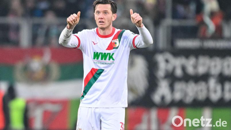 Bleibt beim FC Augsburg: Stürmer Michael Gregoritsch (Archivbild) Bild: Harry Langer/dpa