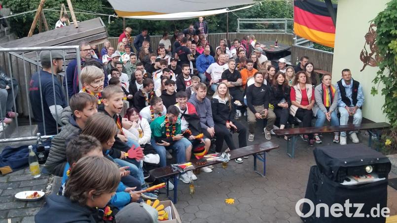 Schon vor zwei Jahren kam das Public Viewing bei der Pfadfinder-Heimkirwa in Sulzbach-Rosenberg gut an. Deshalb wird es auch heuer angeboten. Bild: Thomas Zellerer