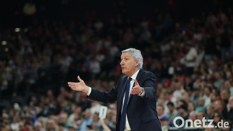 Trainer Svetislav Pesic trifft im Basketball-Playoff-Finale mit Bayern München auf seinen Ex-Club Alba Berlin. (Archivbild) Bild: Matthias Stickel/dpa