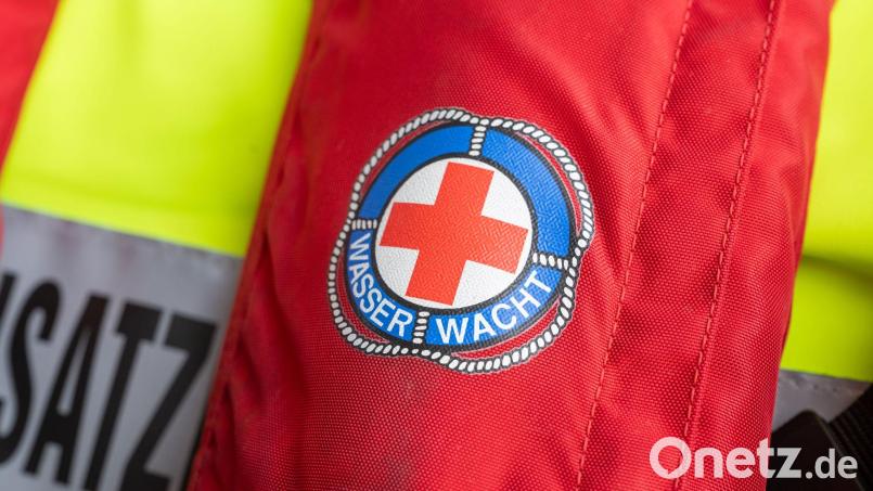 Die Wasserwacht suchte mit anderen Einsatzkräften zunächst vergeblich nach dem 23-Jährigen, dessen Leiche jetzt identifiziert wurde. (Symbolbild) Bild: Peter Kneffel/dpa