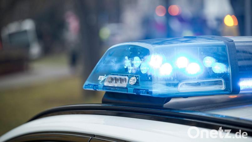 Die Polizei nahm die Verdächtigen fest. (Symbolbild) Bild: Daniel Vogl/dpa