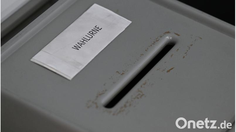 Bei der Briefwahl des Ausländerbeirats in Würzburg hat es eine Panne gegeben. (Symbolbild) Bild: Arne Dedert/dpa
